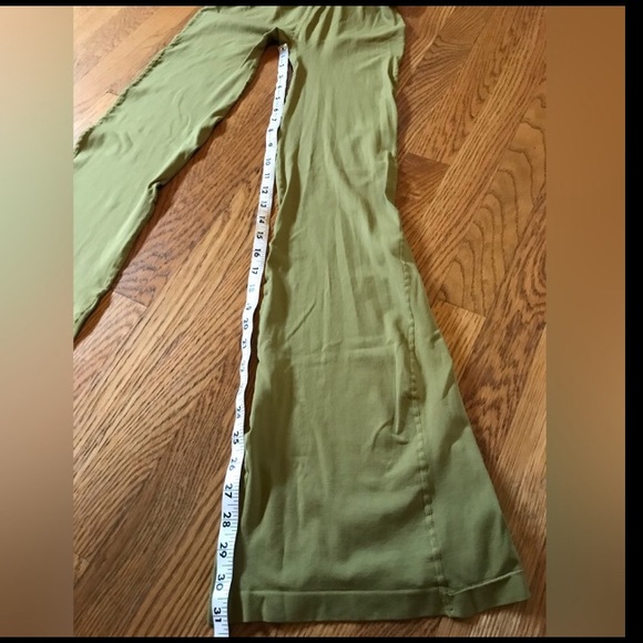 NWOT free people Good Karma Flare Leggings In Military Green Size XS/S MSRP$98 - Picture 9 of 11